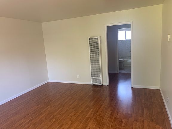 4th image of 131 Carlton Ave APT 2