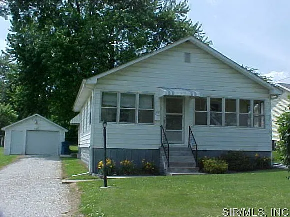 402 Bartmer Dr photo 1