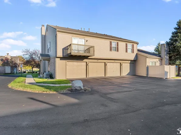 13856 Watersway Dr, Gibraltar, MI 48173