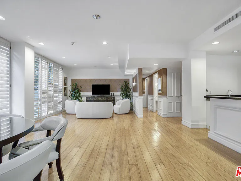 10433 Wilshire Blvd #808 — Photo 31