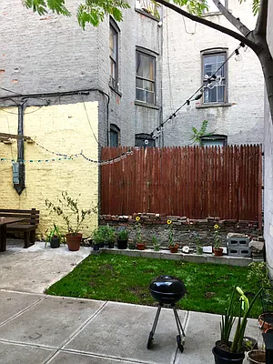 Rented by Manhattan Management LLC | media 23