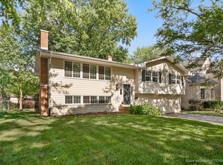 848 Lilac Ln, Naperville, IL 60540
