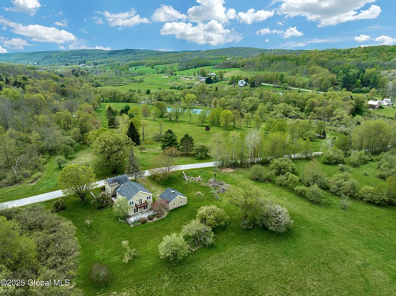 4th image of 530 Ottaway Road
