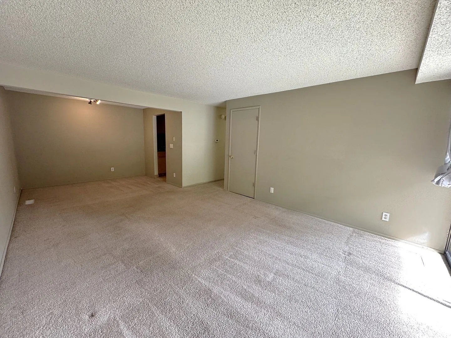 The village in Kirkland - 1 bed 1 bath 2nd floor unit with balcony — Photo 4