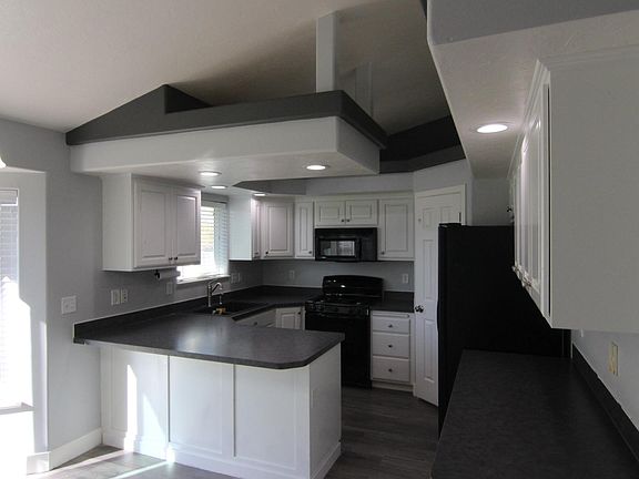 2nd image of 3059 N Highpoint Dr