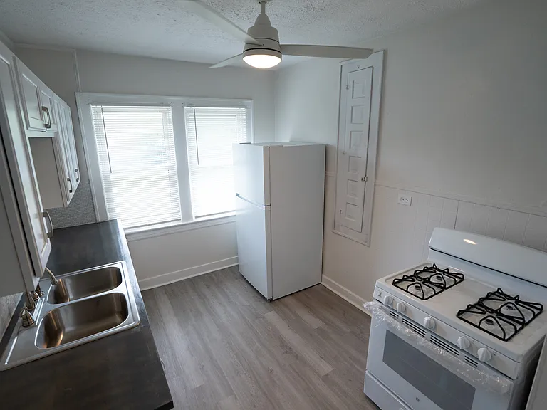 3659 E 131st St #B — Photo 13