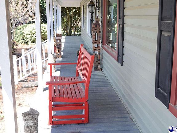 4th image of 710 Spring St