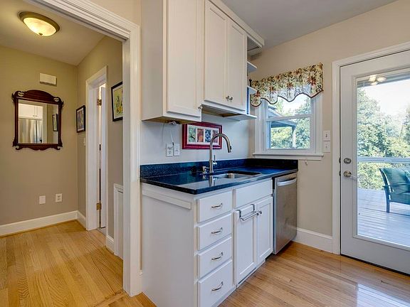 5th image of 815 Elmwood Dr