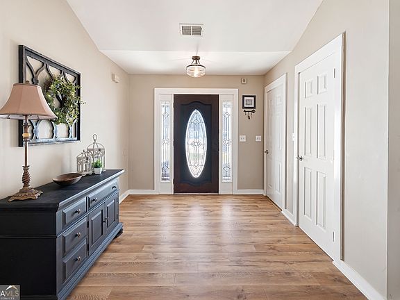 4th image of 161 Colonial Way