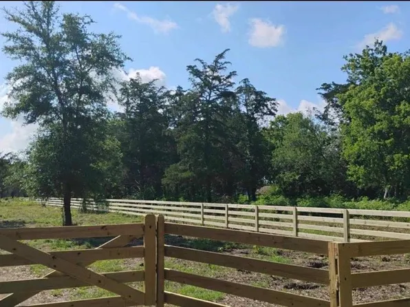 7326 Custer St, Hitchcock, TX 77563