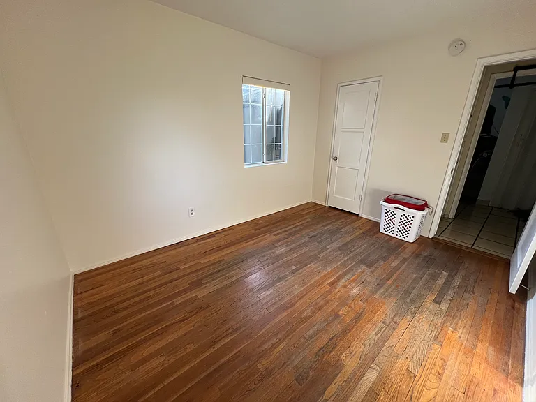 18219 Hatton St — Photo 2