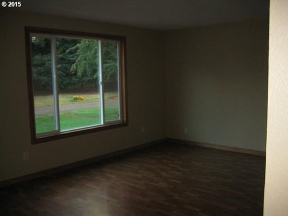 2nd image of 13910 NE 38th St