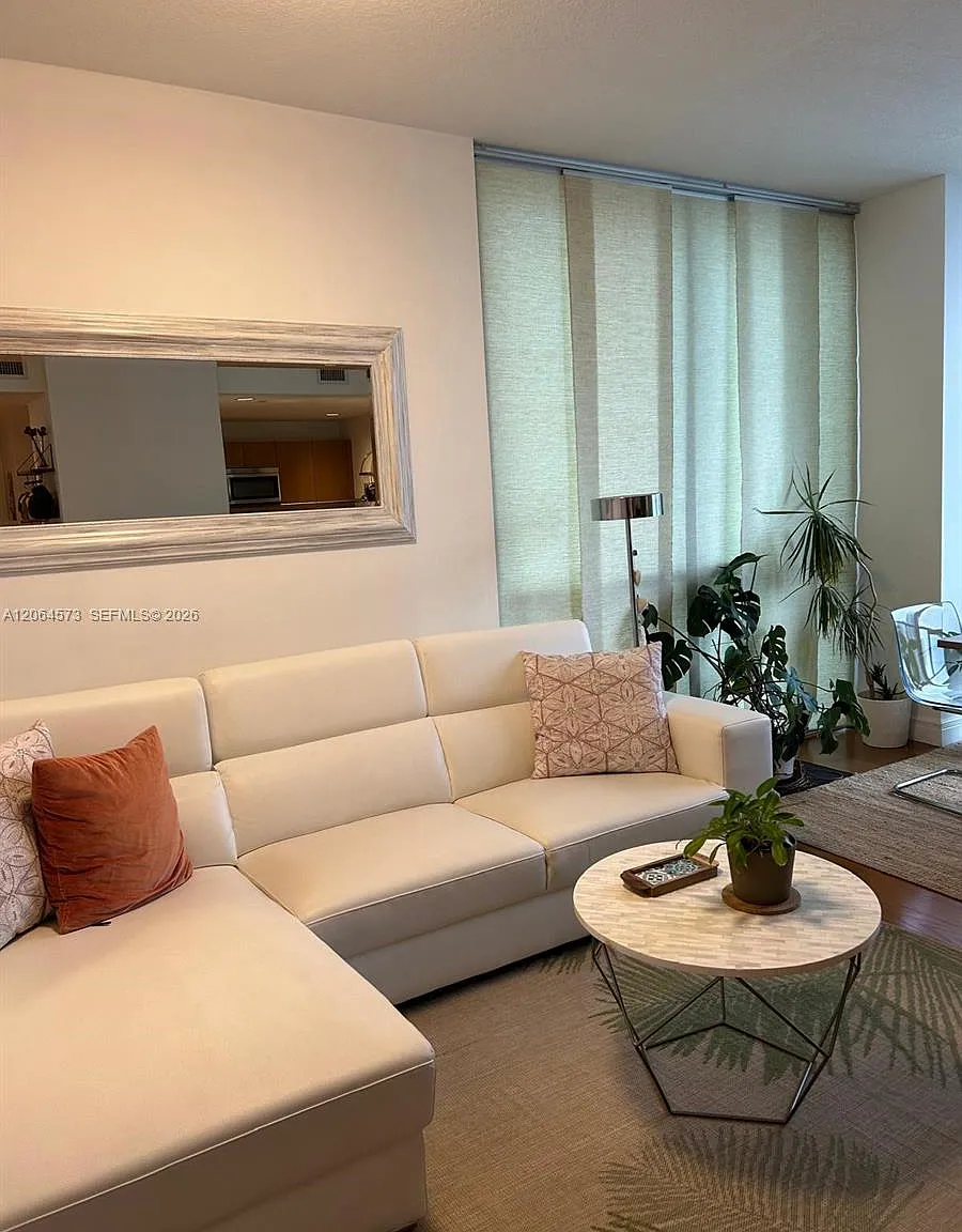 1060 Brickell Condo — Photo 2