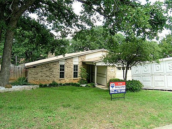 2nd image of 4816 Crest Dr