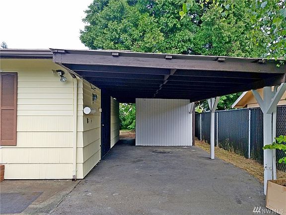 4th image of 3880 NE Pinecone Dr