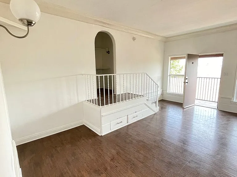 1706 Arlington Ave — Photo 5