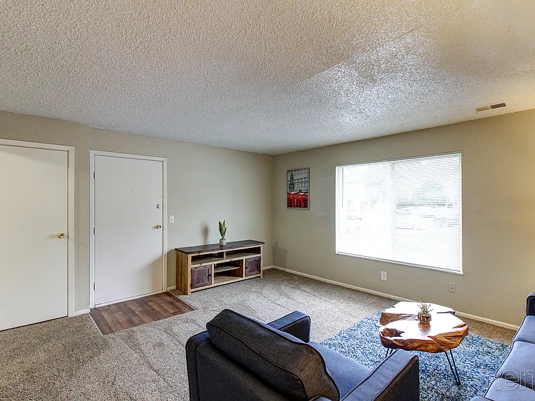 Crossroads Village Apartments — Photo 37