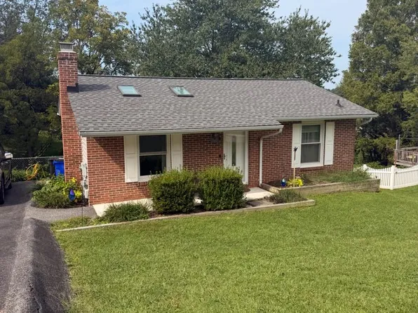4 Donalds Ln, Mount Airy, MD 21771