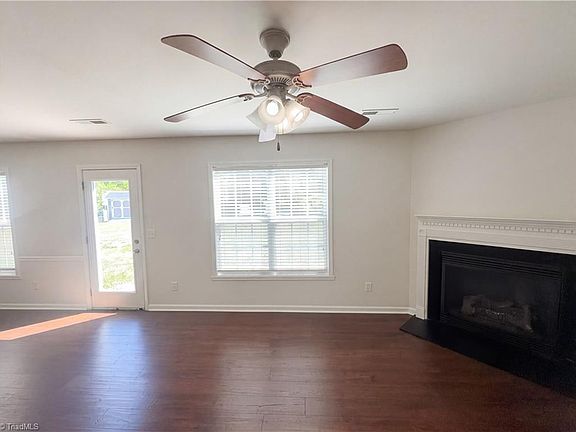 3rd image of 314 Hartman Branch Ln