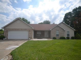 2 Shellie Ct, Fairview Heights, IL 62208