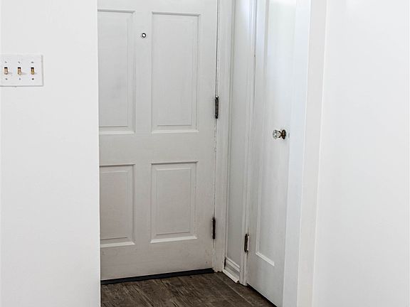 5th image of 2166 E Blackford Ave