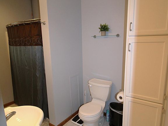 5th image of 421 E 8th St