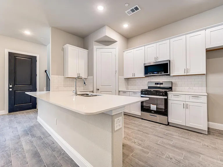 6148 Blythe Dr — Photo 8