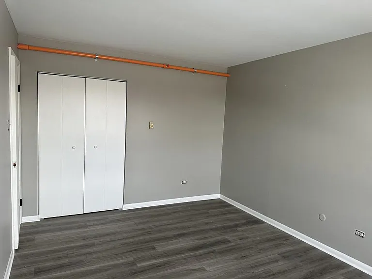 8646 S Roberts Rd — Photo 6