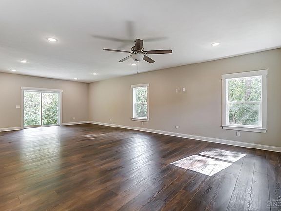 5th image of 11042 Oak Ave