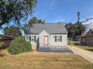 417 W Garfield Ave, Cissna Park, IL 60924