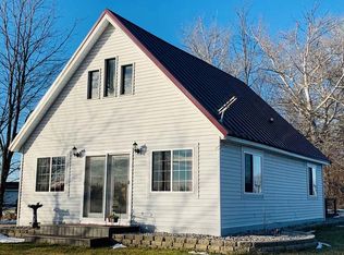 111 E Shearer Rd, Hope, MI 48628