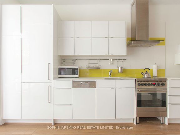 5th image of 171 Carlton St #1