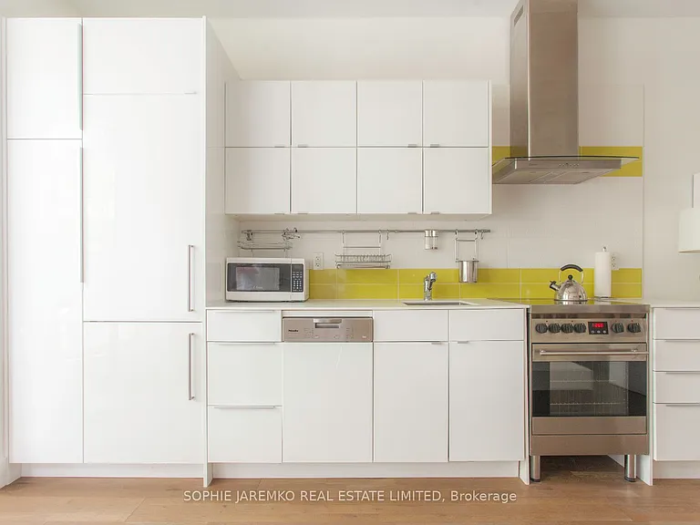 171 Carlton St #1 — Photo 5