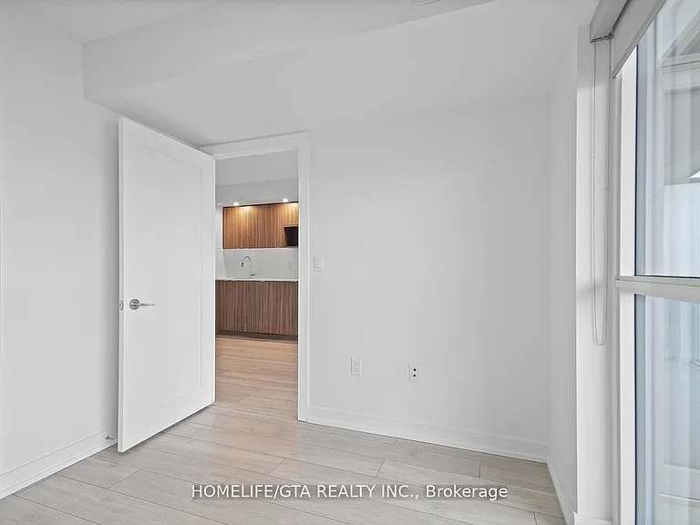 225 Village Green Sq #601 — Photo 13