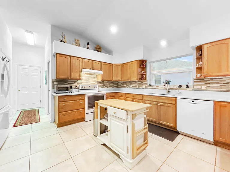 93 Palermo Pl — Photo 6