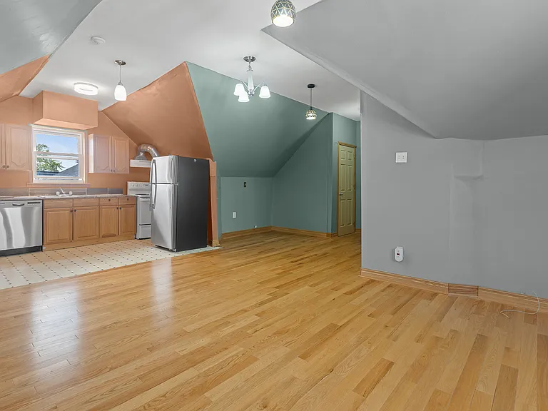 38 Marlborough Ave — Photo 5