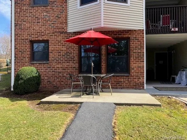 27 Walden Ct APT A, Yorktown Heights, NY 10598