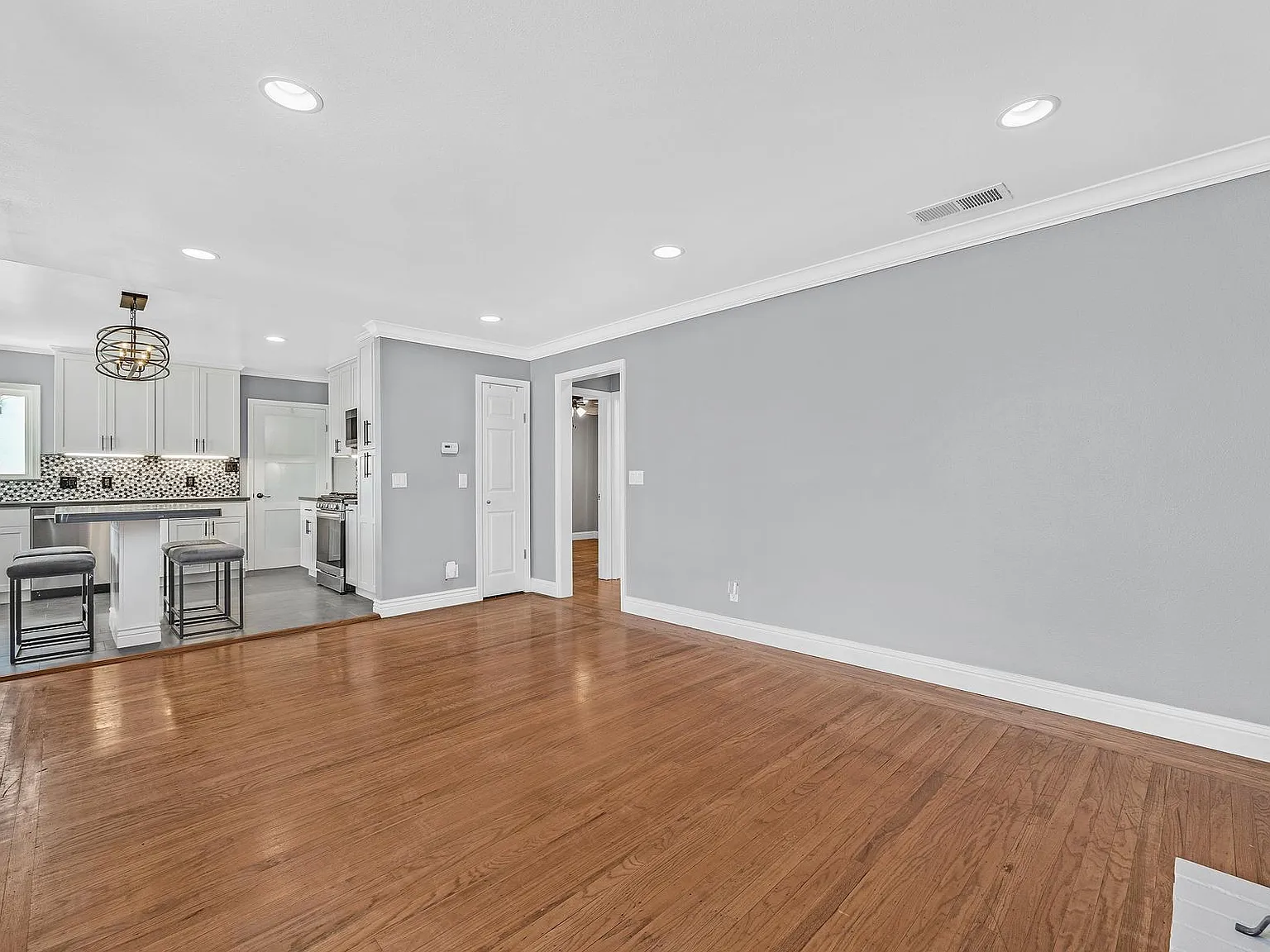 2 bed, 1104 sqft, $3,300 — Photo 2