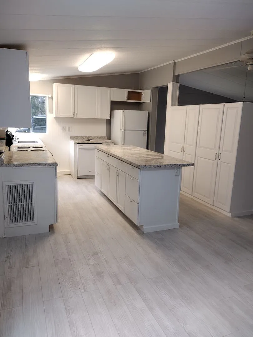 2 bedroom 2 bathroom — Photo 2