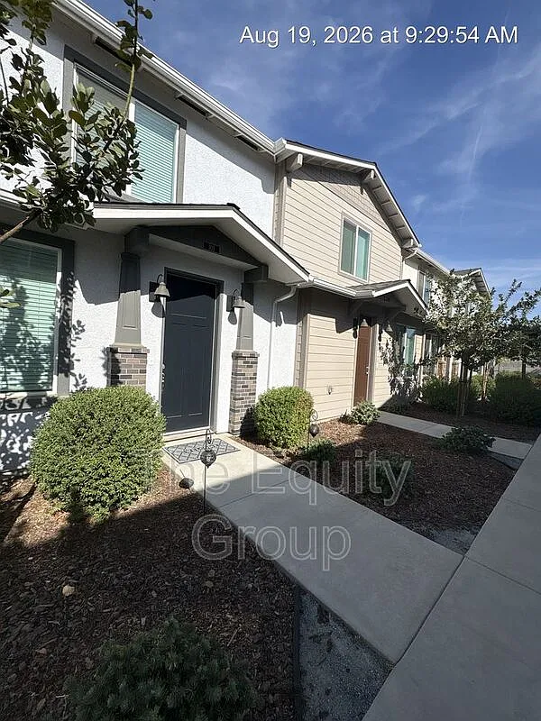 2 bed, 2.5 bath, $1,850 — Photo 1