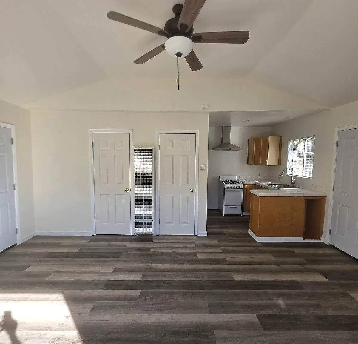 Studio, 330 sqft, $2,400 — Photo 4