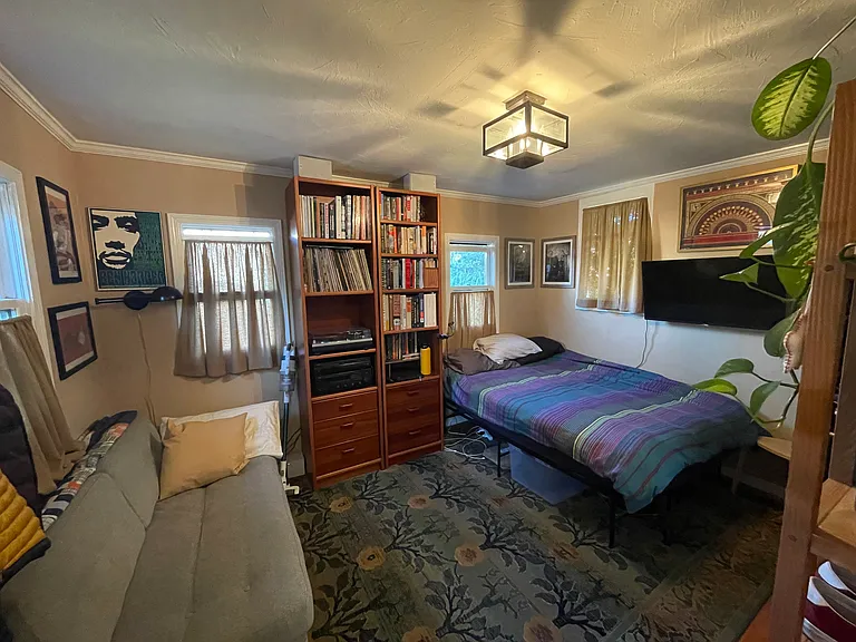2409 Edwards St — Photo 6