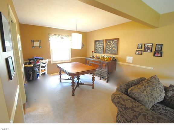 3rd image of 1055 Chatham Pl