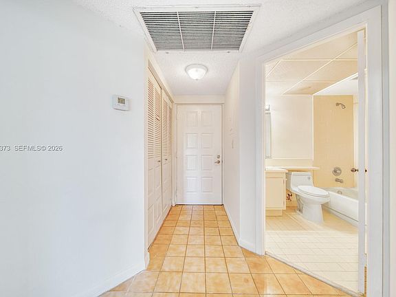 5th image of 8290 Lake Dr #2