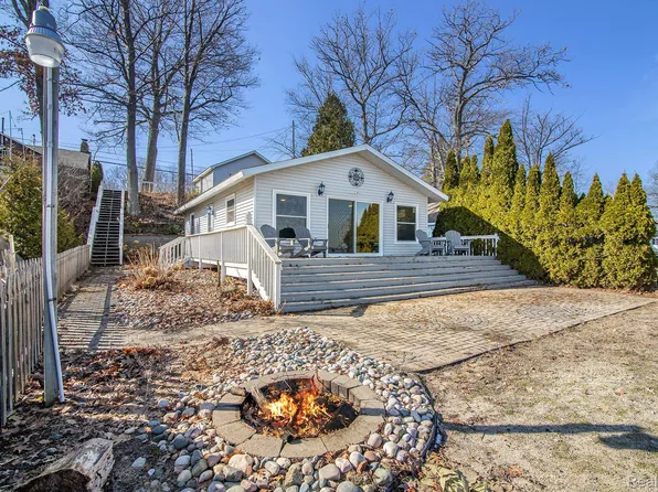 5276 W Houghton Lake Dr, Houghton Lake, MI 48629