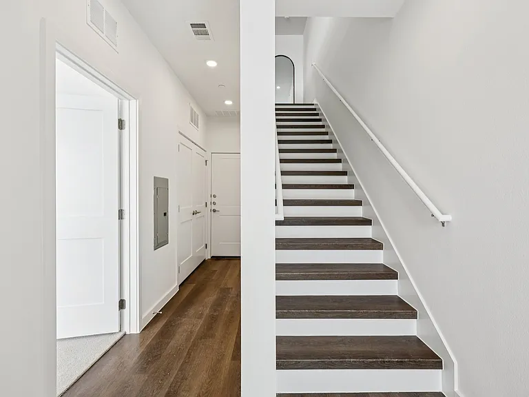Crestview Townhomes — Photo 16