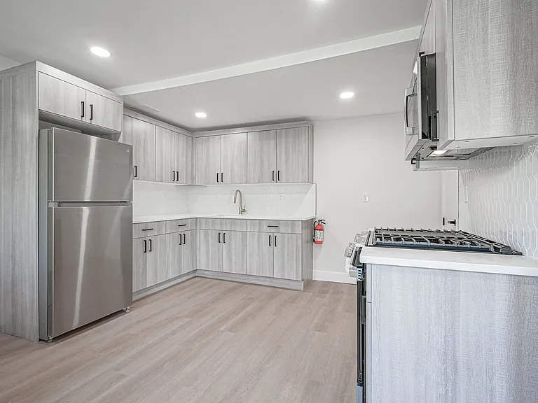 21 & 23 Harding Ave #21 — Photo 8