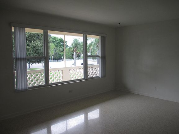 3rd image of 666 SE Saint Lucie Blvd APT 5