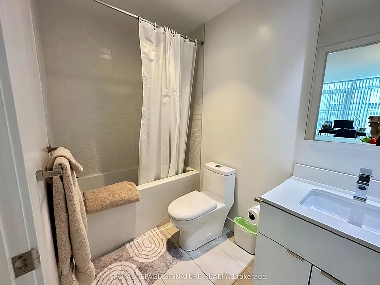 7 Grenville St #702 — Photo 26