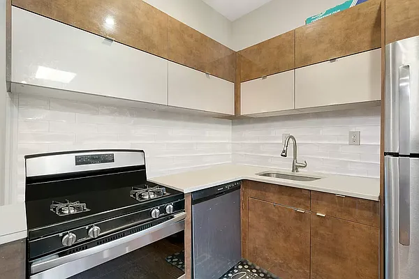 Rented by Pear NYC LLC | media 9